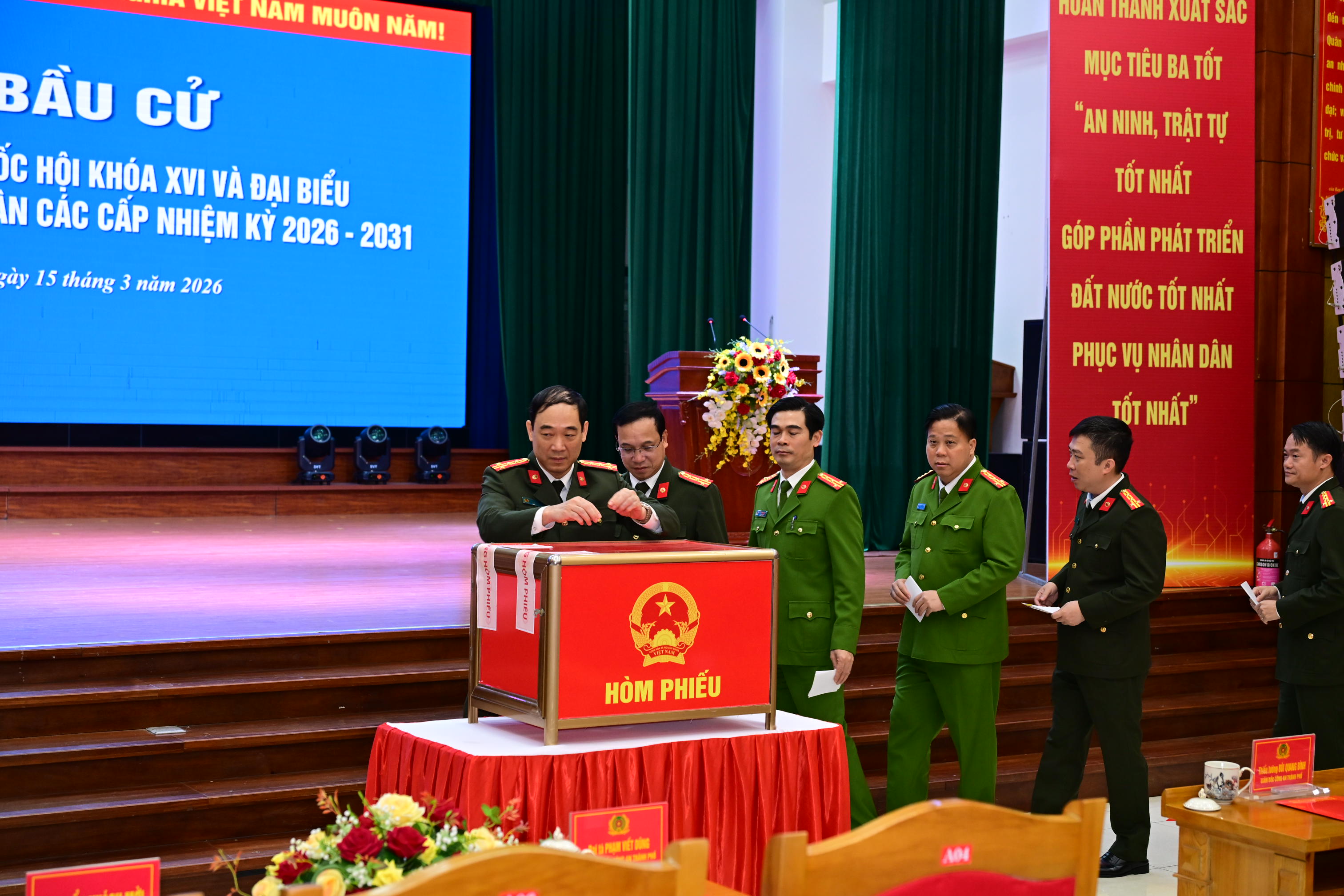 Công bố Nghị quyết của Hội đồng Bầu cử quốc gia về kết quả bầu cử và danh sách những người trúng cử đại biểu Quốc hội khóa XVI